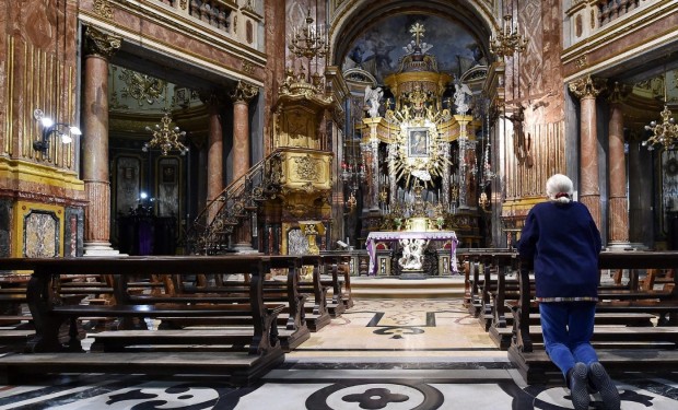 Il piano della Conferenza episcopale francese per riaprire le chiese